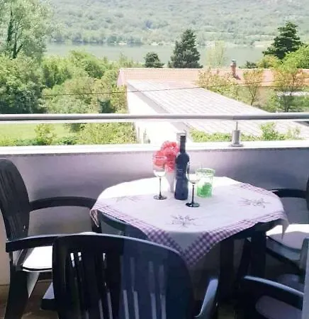 Nevistic Apartment